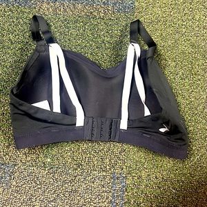 Women’s sports bra